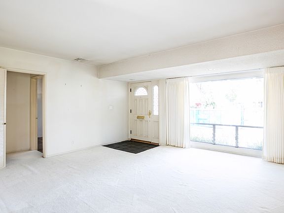 3rd image of 4351 Jasmine Ave