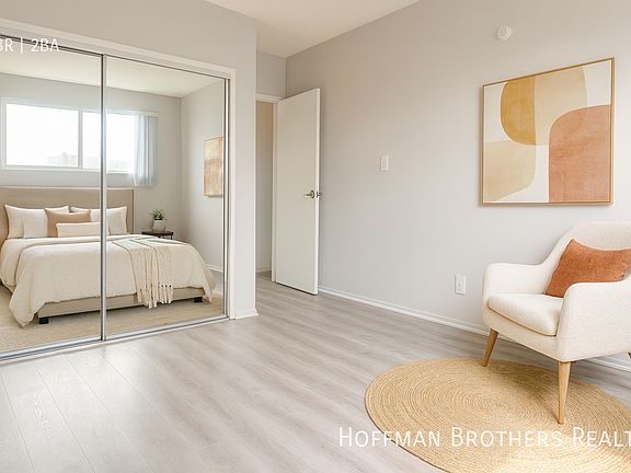 5th image of 1642 Barry Ave #12
