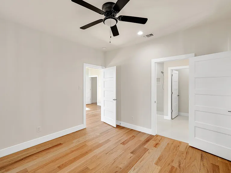 6449 Royalton Dr — Photo 30