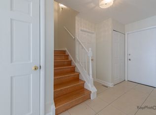 713 Mariner Pt, Schaumburg, IL 60194