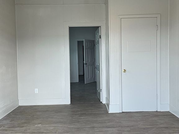 2nd image of 1015-17 West Dr