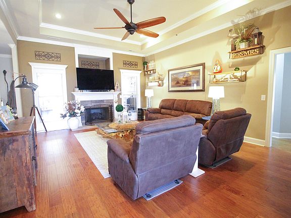 4th image of 224 Wes Ashley Dr