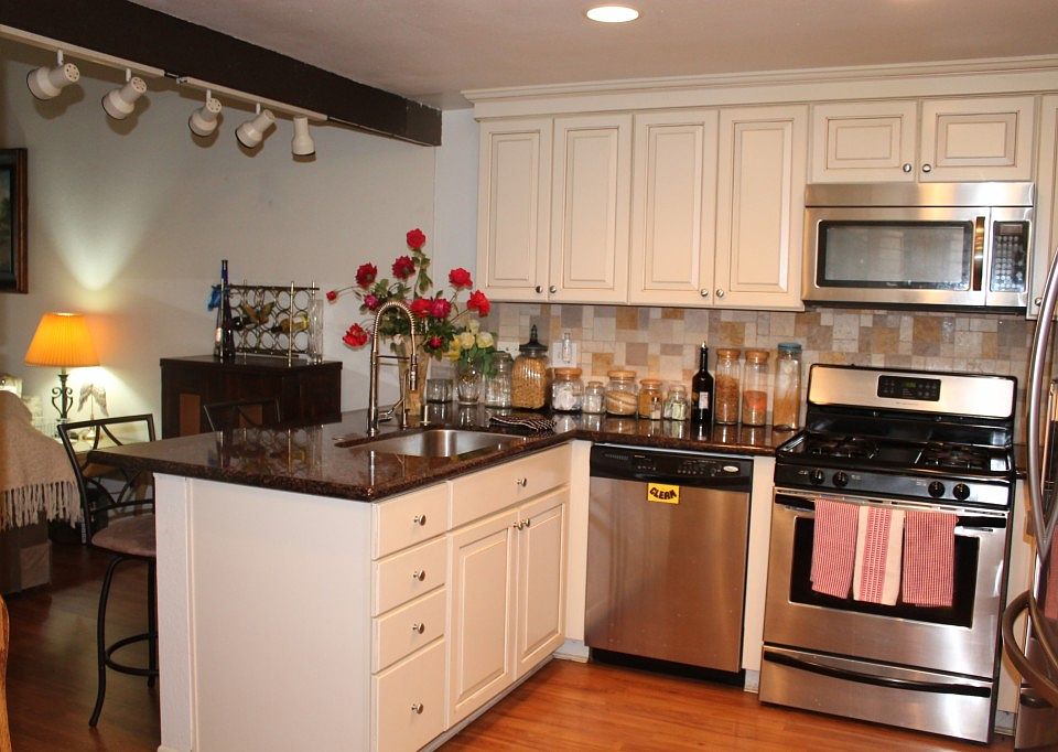 1st image of 4050 Bridgewood Ln