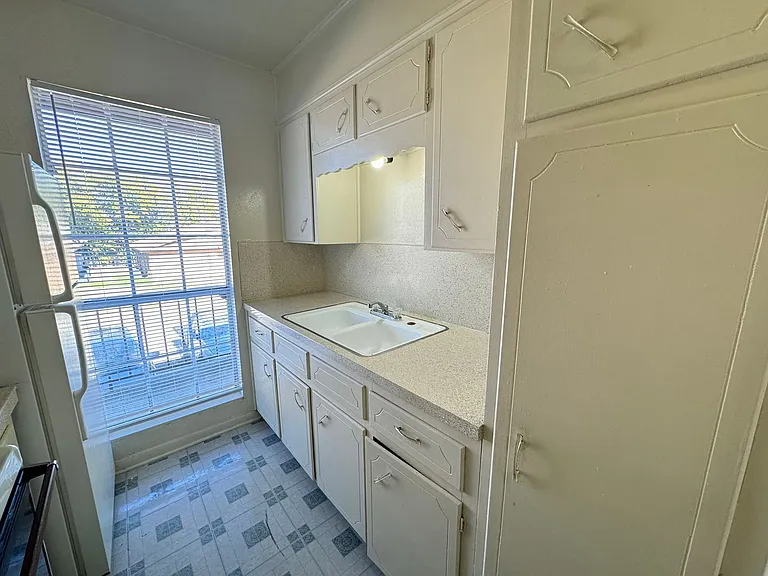 224 Hold Street — Photo 16
