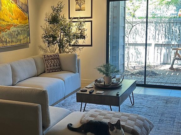 2nd image of 290 W Rumble Rd