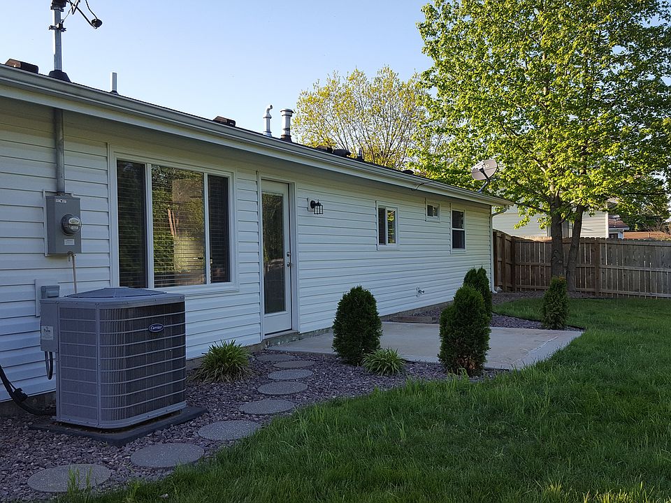 1st image of 209 Merriweather Ln