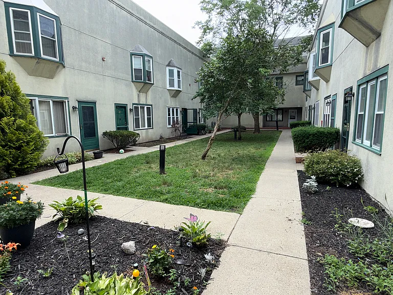 40 S Cherry St #21 — Photo 8
