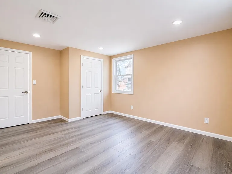 1572 Summit Ave #2 — Photo 12