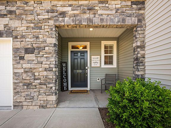 3rd image of 209 Cambria Ln