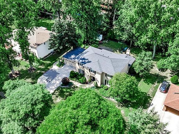 3rd image of 147 Wellingwood Dr