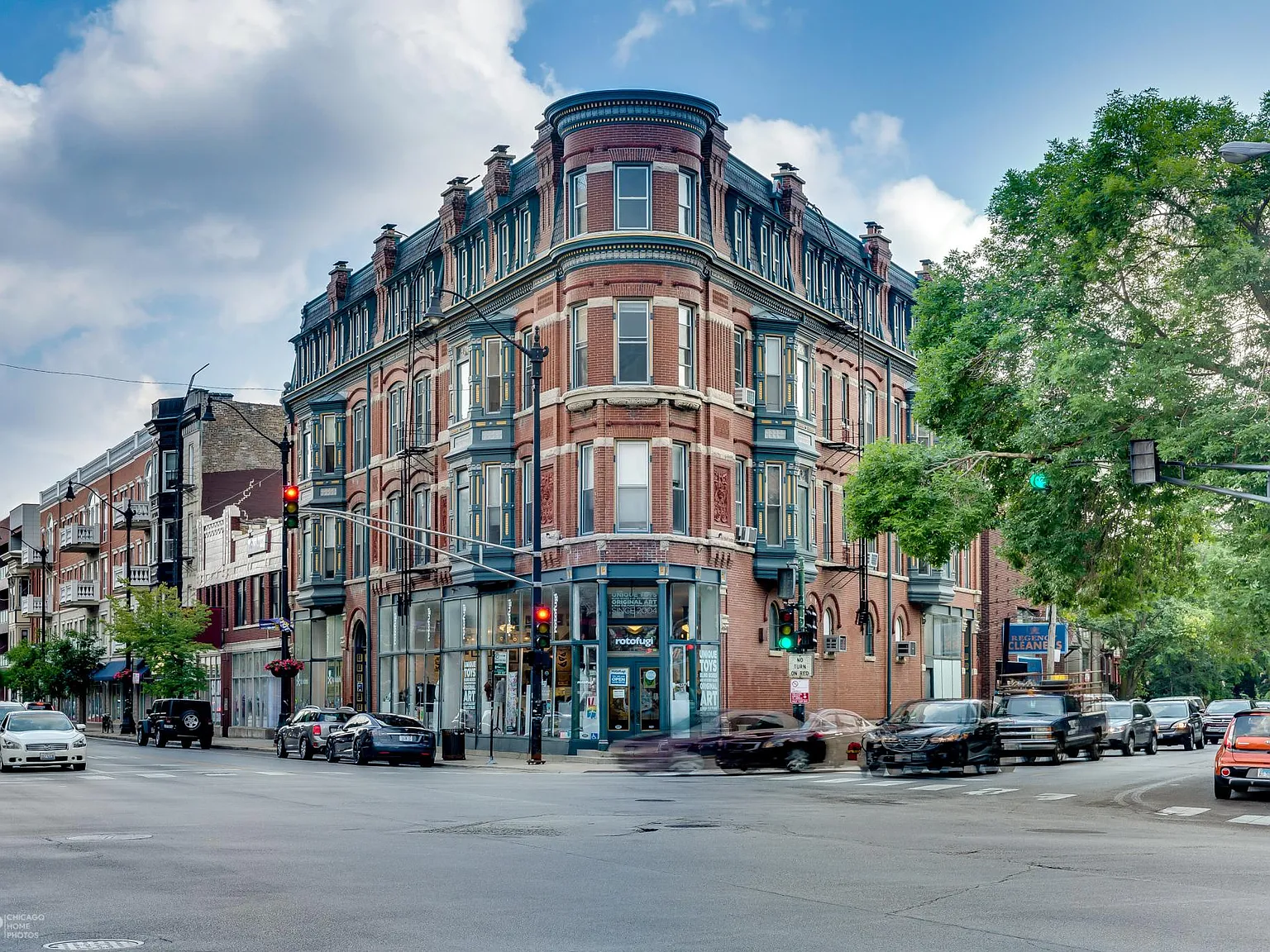2772 N Lincoln Ave — Photo 1