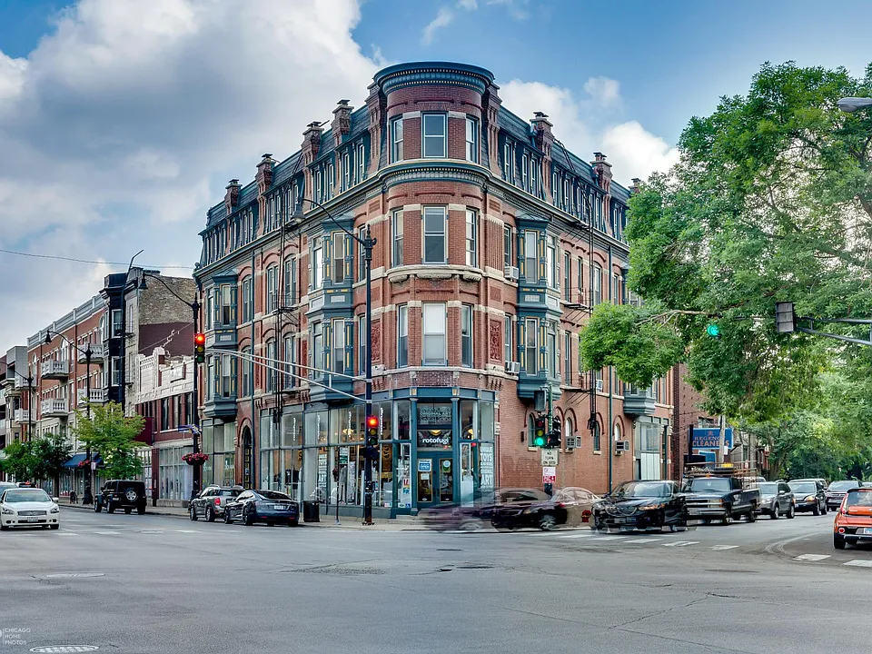 2772 N Lincoln Ave #205