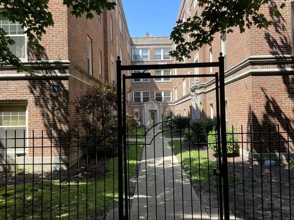 7318 N Honore St APT 403, Chicago, IL 60626