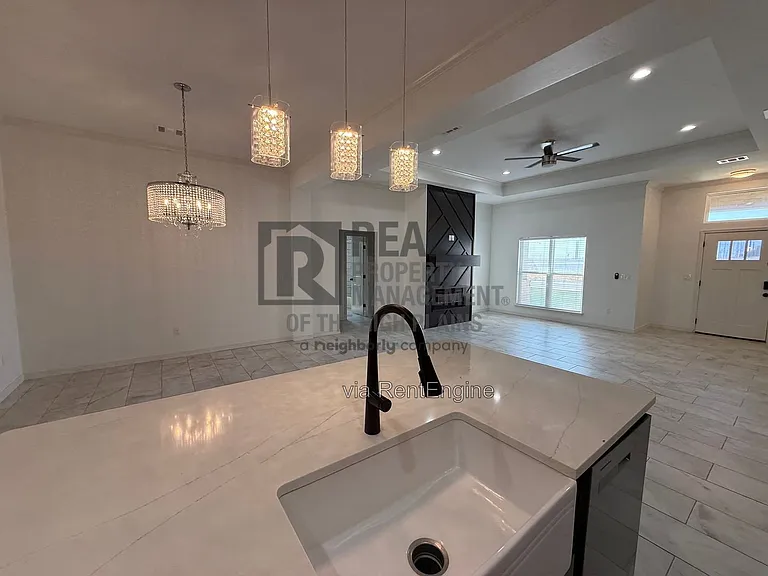 2109 Freedom Dr — Photo 4