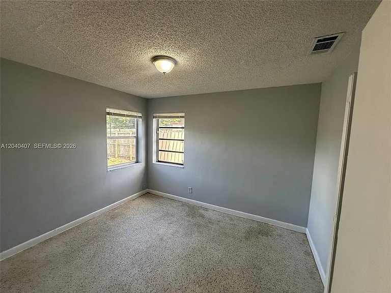 820 NW 4th Ave — Photo 3