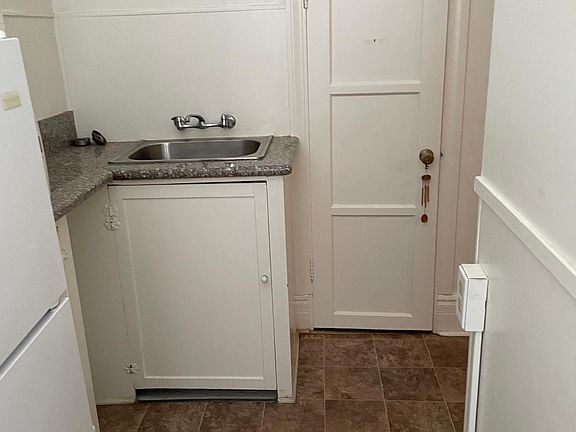 5th image of 210 W Lime Ave #9