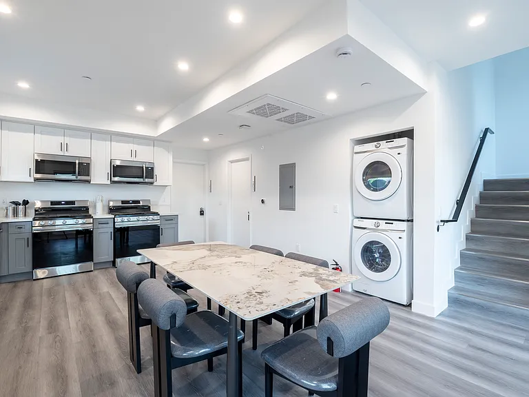 1712 W Jefferson Blvd — Photo 3