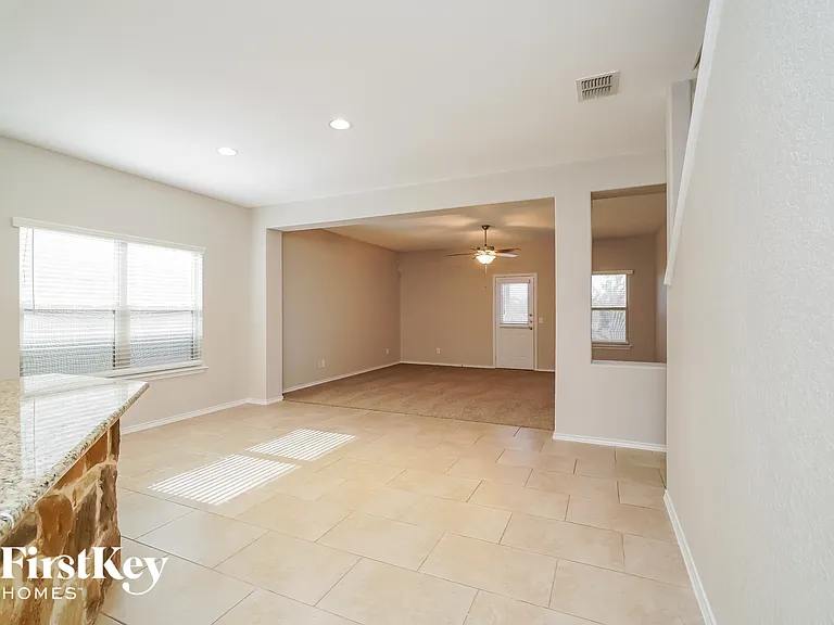 500 Stonebrook Dr — Photo 4