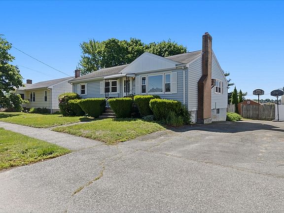 3rd image of 15 Carol Ann Rd