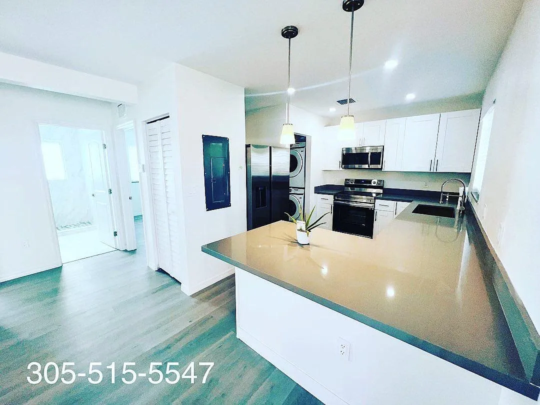 7130 SW 22nd St — Photo 2