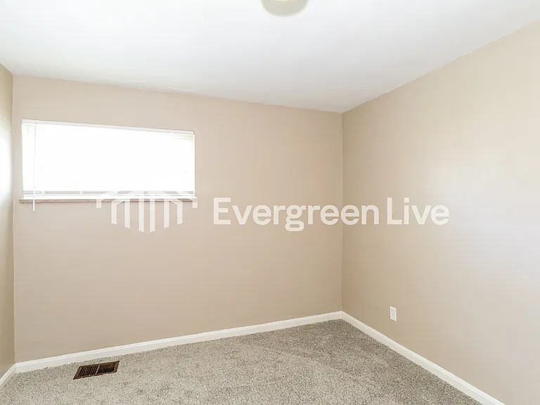 3284 Warfield Ave — Photo 10