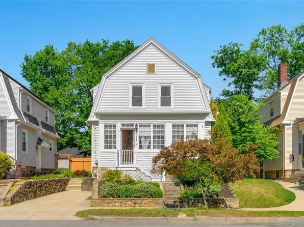 1058 Narragansett Blvd, Cranston, RI 02905