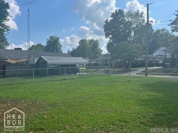 311 N 4th St, Paragould, AR 72450