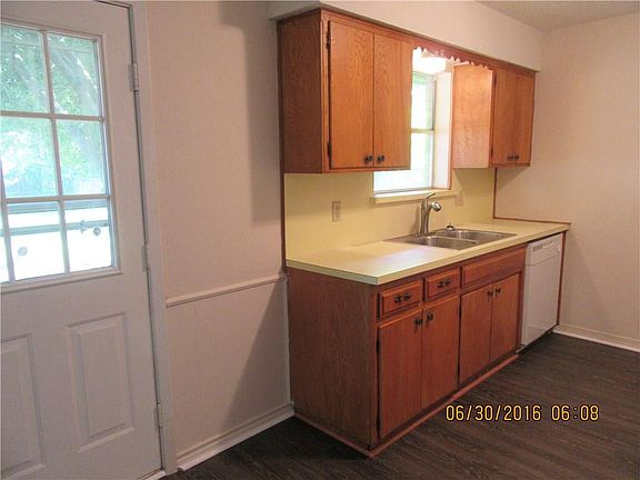 2nd image of 2710 Shawn Dr