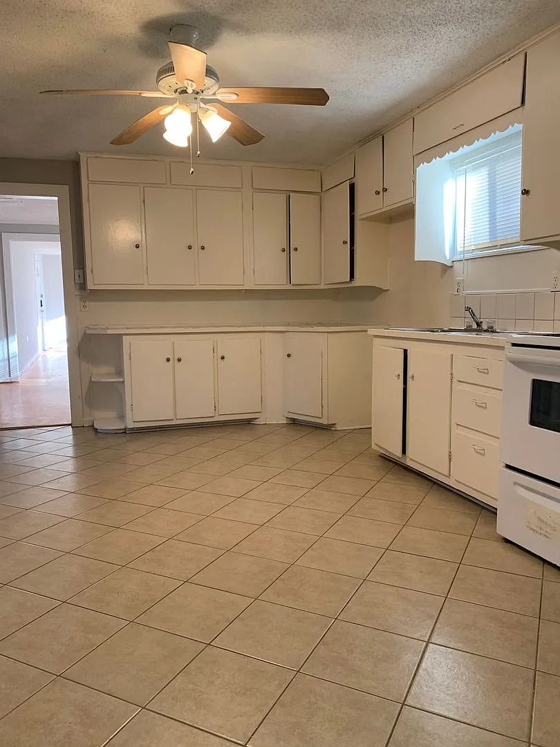 1050 Dubois Street , Denison TX 75020 — Photo 4