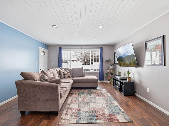 3rd image of 1121 Pearl St