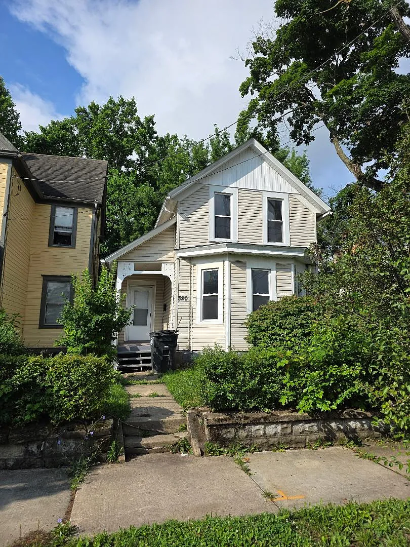320 Crosby St — Photo 1