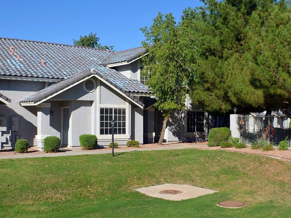 Front entrance open to green belt