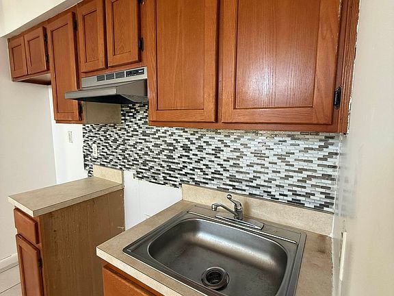 4th image of 3709 Broadway #3F