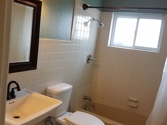 3rd image of 1348 N Alameda Blvd