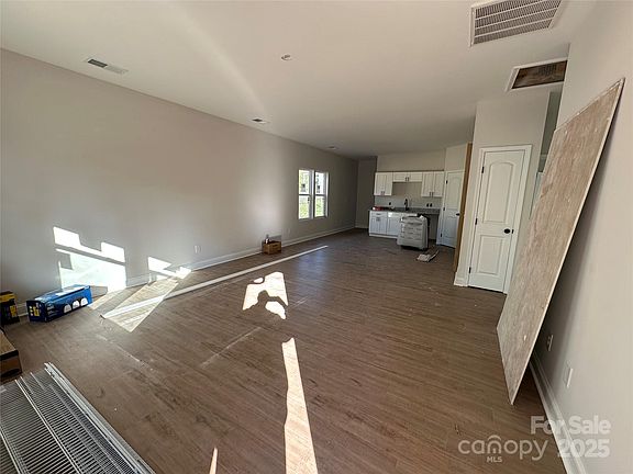 5th image of 1762 Plaza Ave