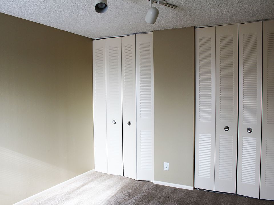 2nd image of 2405 NE 43rd St