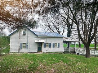 211 E Main St, Willow Hill, IL 62480