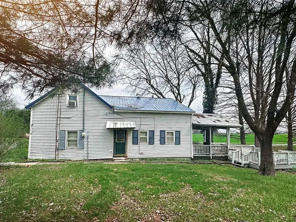 211 E Main St, Willow Hill, IL 62480