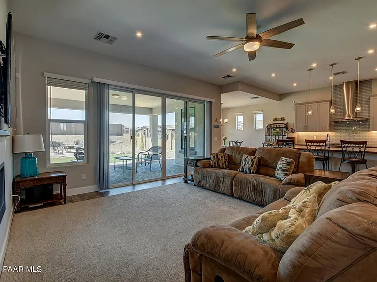 3851 Serenity Cliff Ct — Photo 3