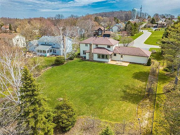 4th image of 178 Hillrise Dr
