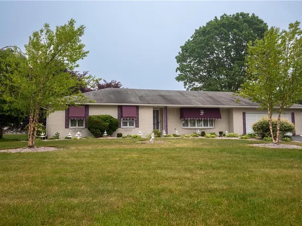 372 Schoeneck Ave, Nazareth, PA 18064