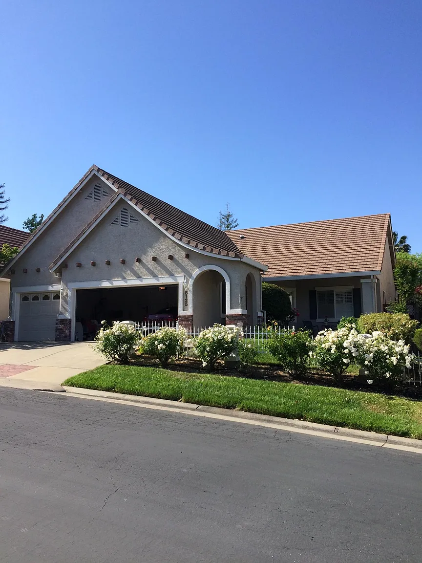 8125 E Carriage Ln photo 1