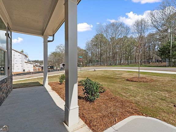 3rd image of 528 Lillian Way
