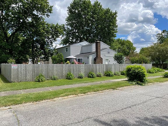 2nd image of 10304 Woodhaven Cir