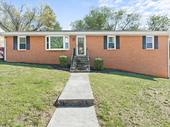 403 Ingal Blvd, Salem, VA 24153