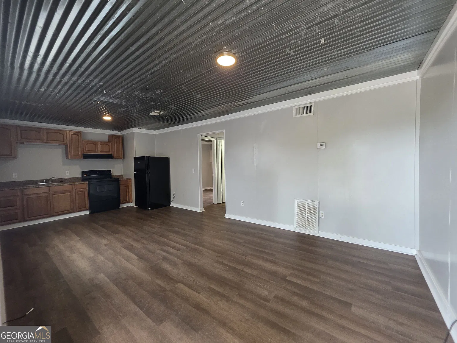 2 bed, 1.0 bath, $800 — Photo 2