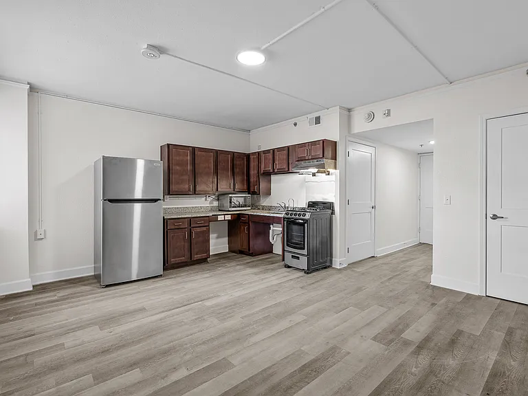 Fairmont Tower Apartments — Photo 15