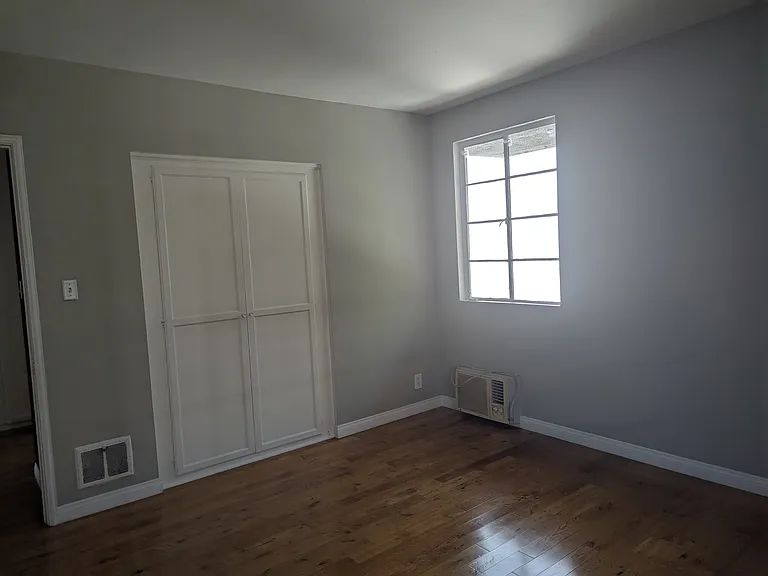 1323 N Olive Dr — Photo 57