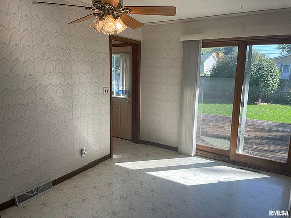 3rd image of 4625 Candlelight Dr
