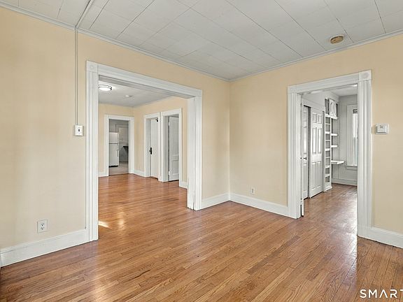 5th image of 31 Wolcott Ave #1